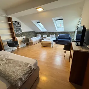 M M Central Gruppen, Handwerker Und Monteure Budget Apartament